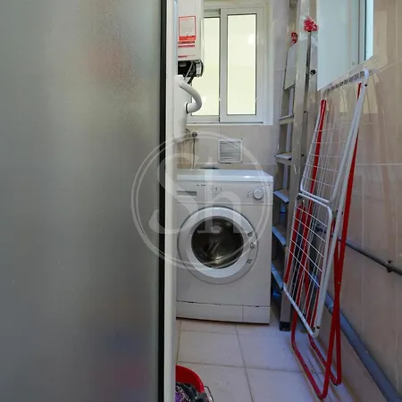 Practico Cerca De Estacion De Sants דירה